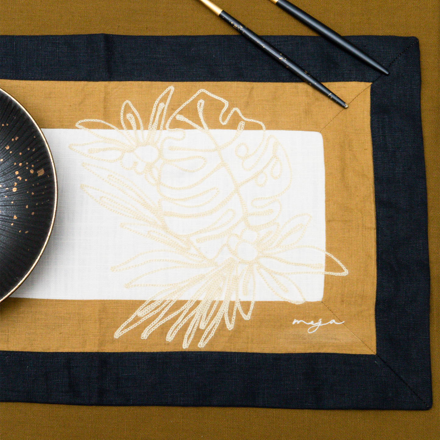 The Les Feuilles De Broderie Tablemat