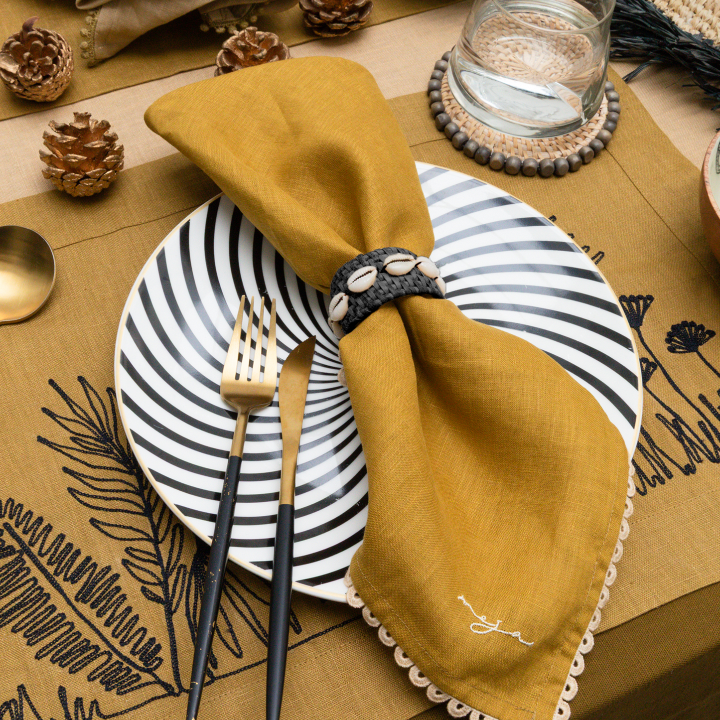 The Black Shell Napkin Ring