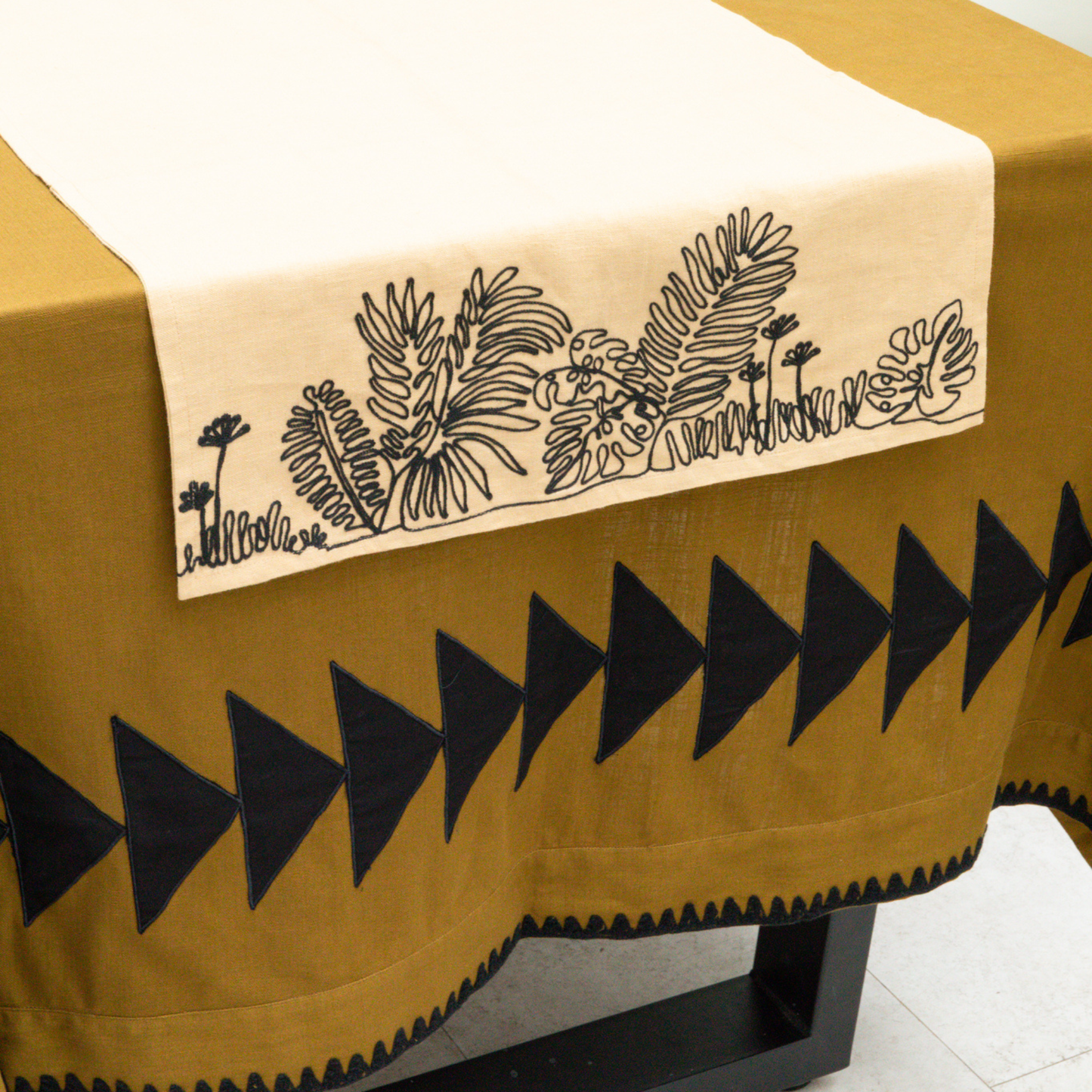 The Blade Spear Table Cloth